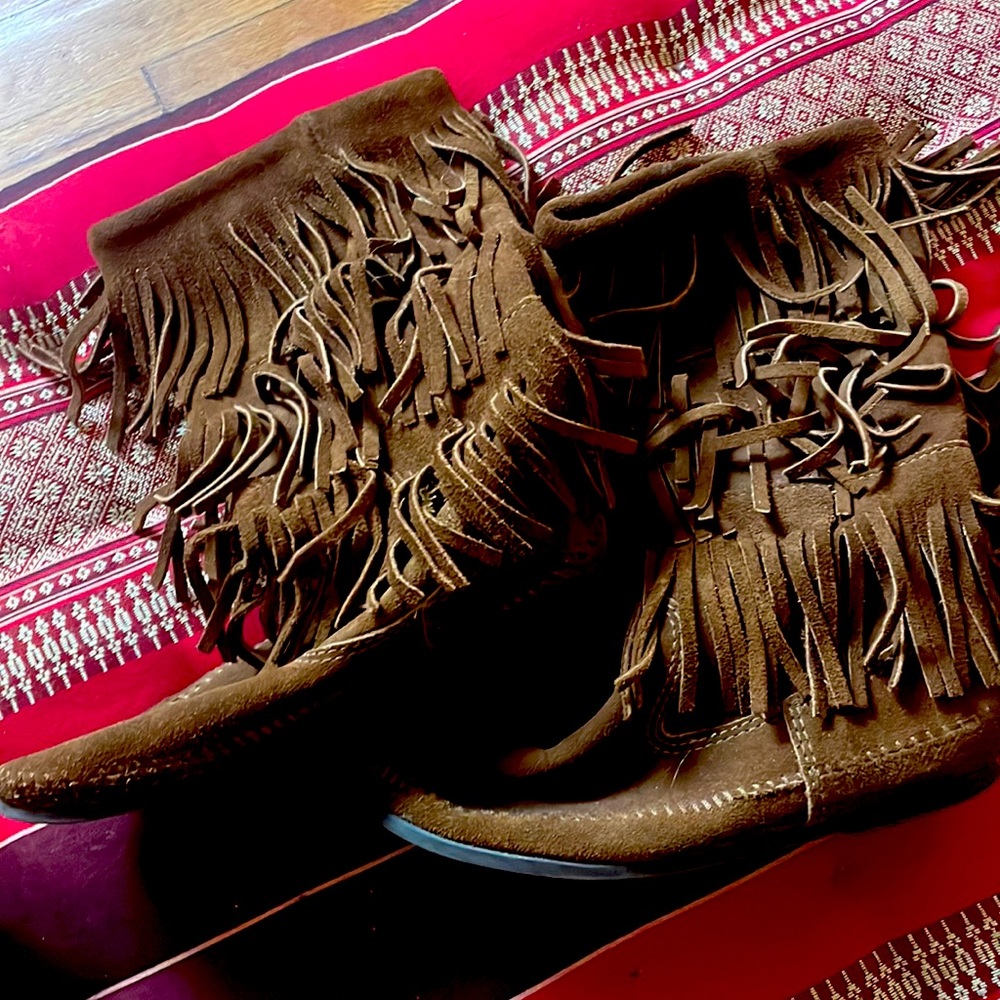 Minnetonka Fringe Boots size 8